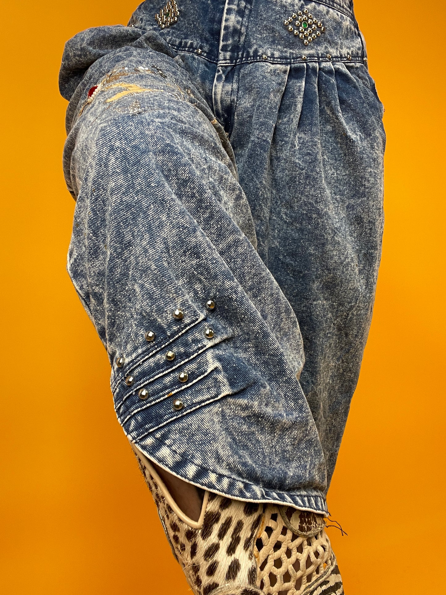80s Acid washed Ballonjeans mit Applikationen und Nieten