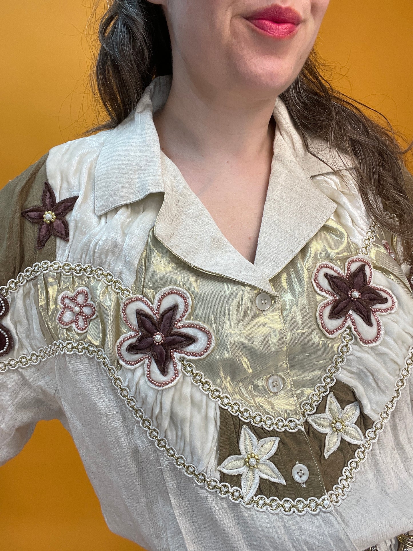 80s Leinen-Jumpsuit mit opulentem Schulterdekor