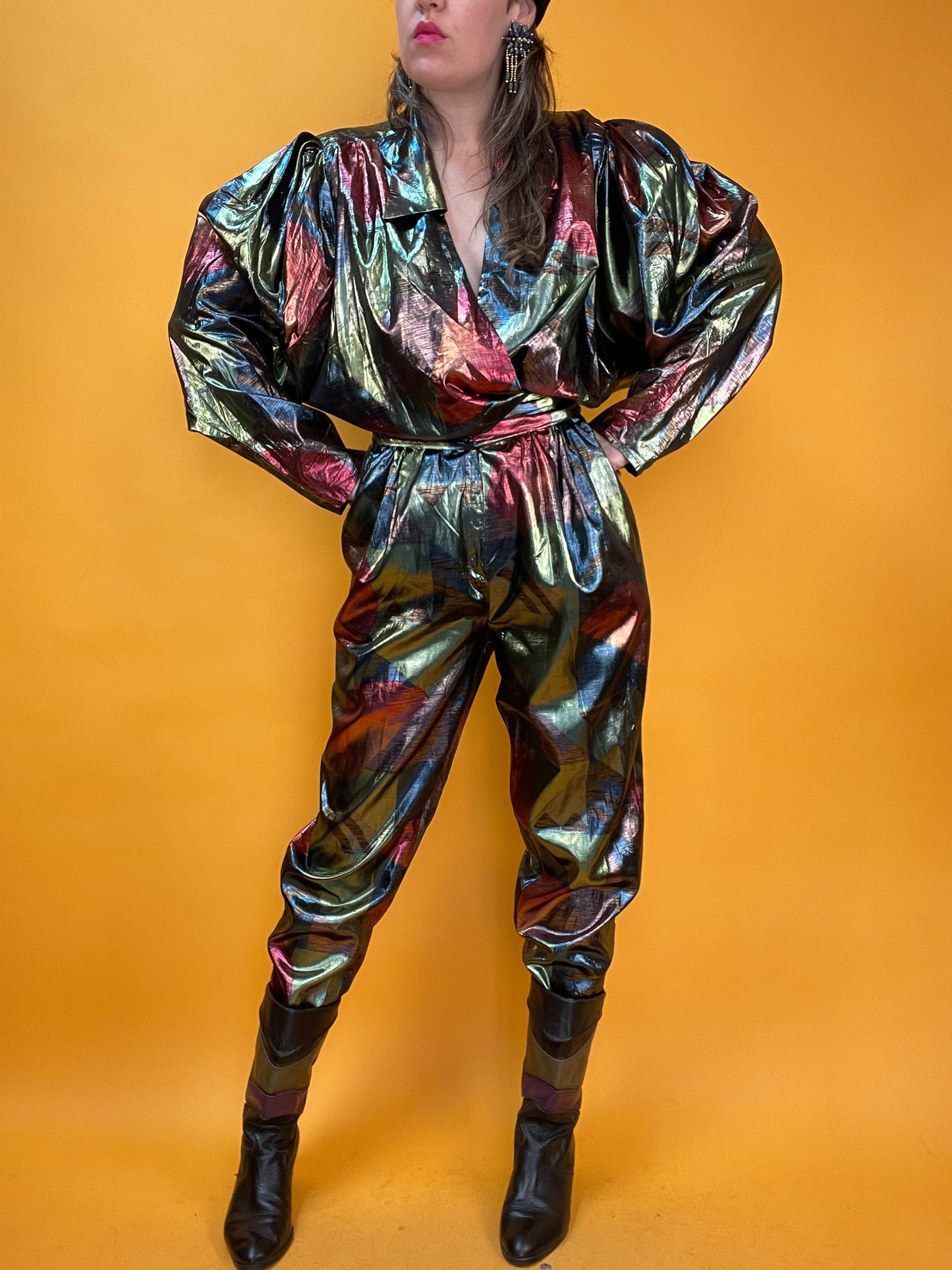 Glänzender Showstopper 80s Metallic-Jumpsuit aus gemustertem Lamé