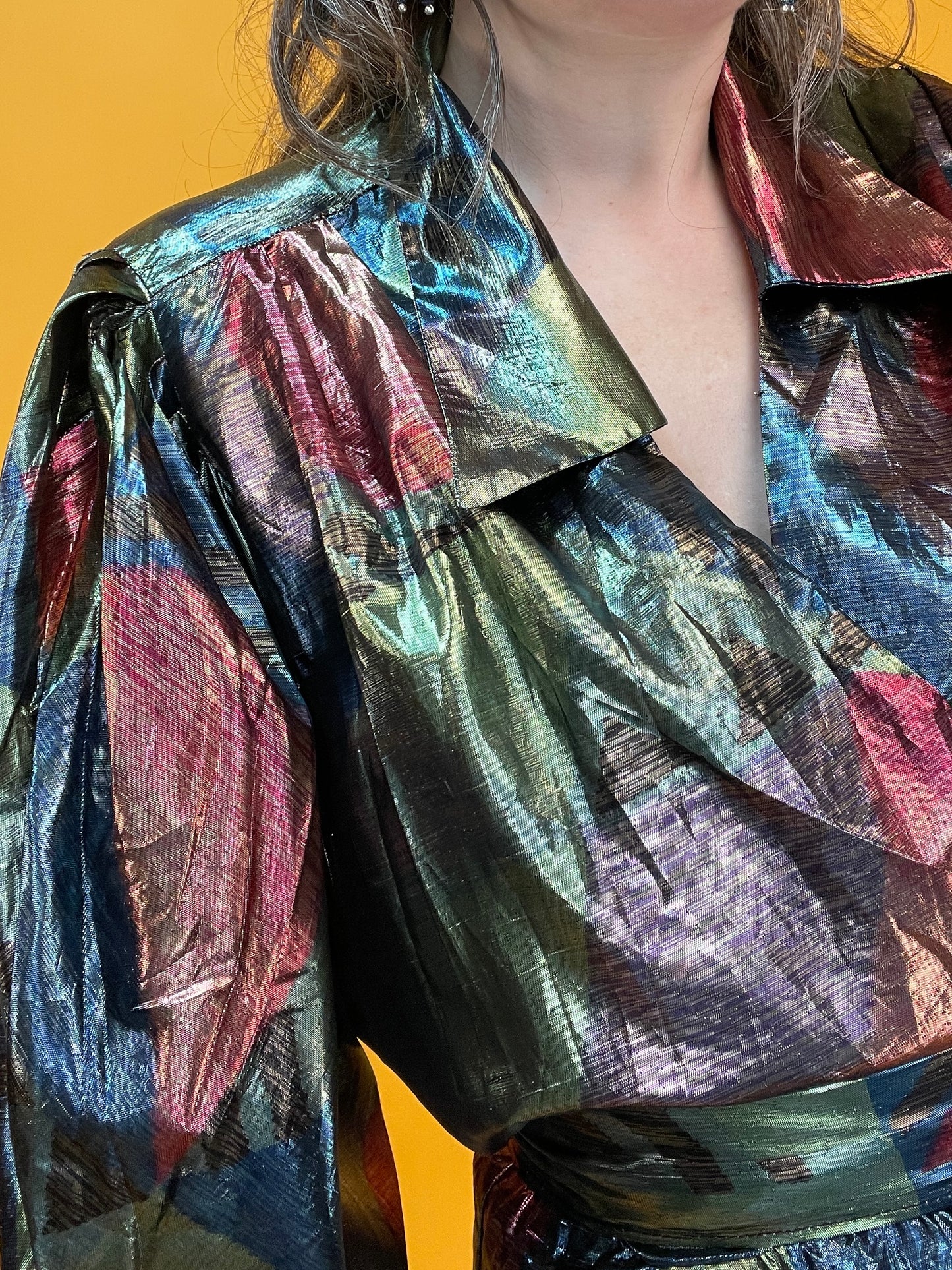 Glänzender Showstopper 80s Metallic-Jumpsuit aus gemustertem Lamé