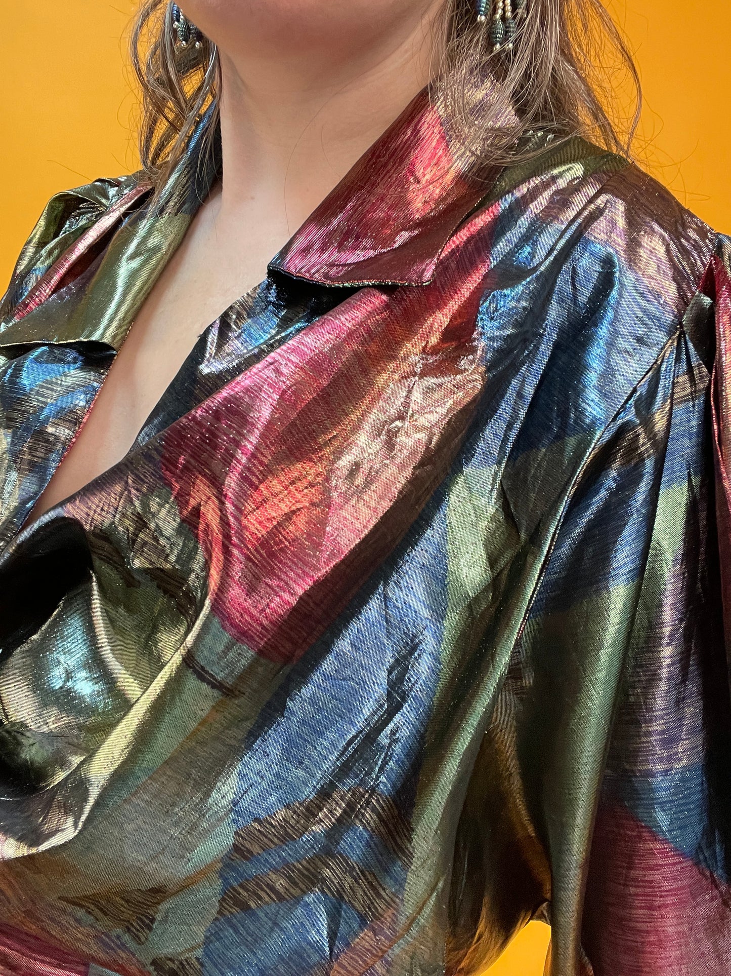 Glänzender Showstopper 80s Metallic-Jumpsuit aus gemustertem Lamé