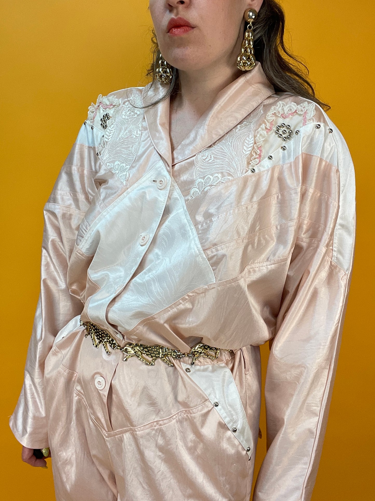 Pastellrosaner 80s Barbie-Core Jumpsuit mit opulentem Dekor