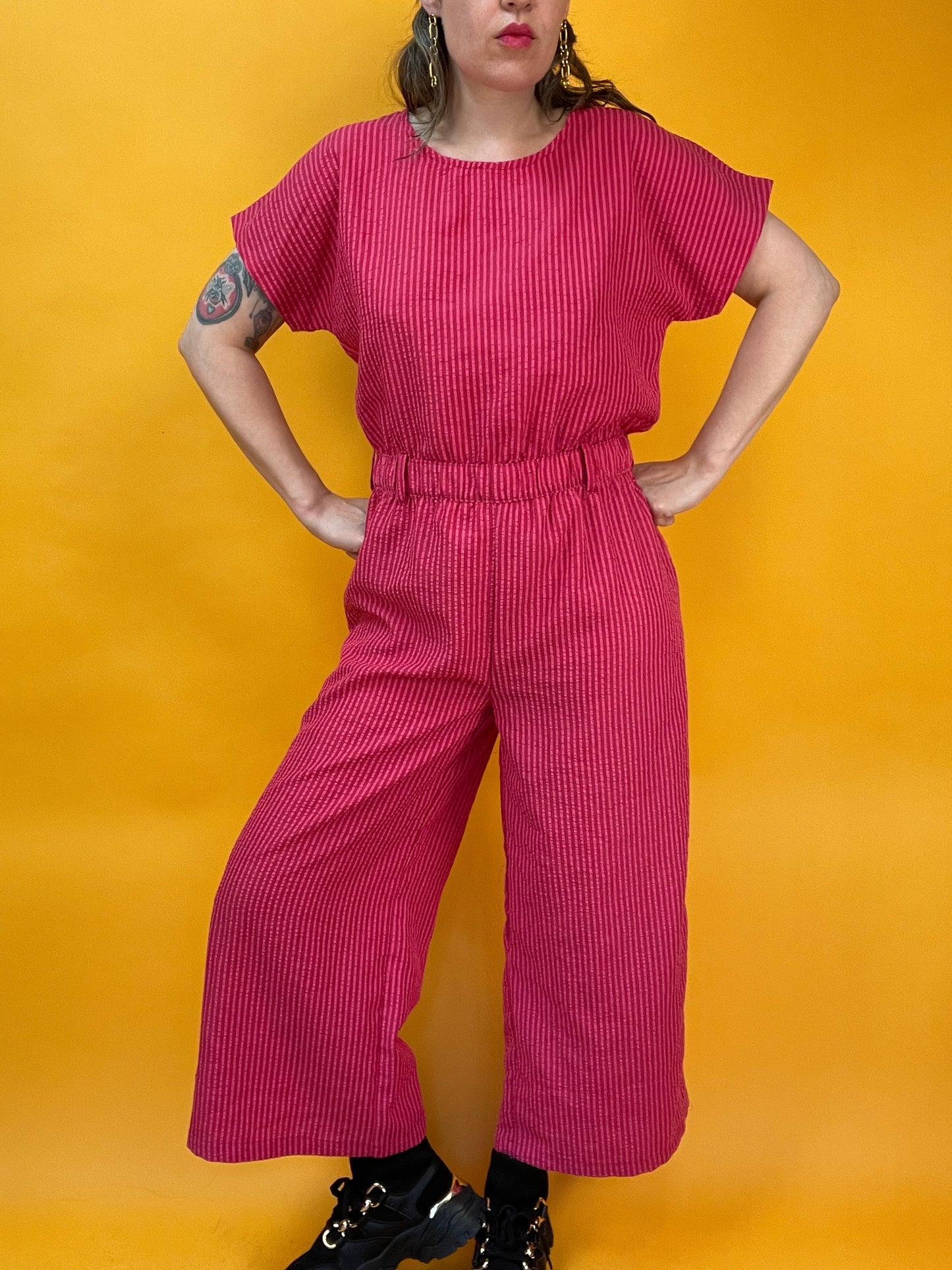 Lässiger pinker Jumpsuit mit weitem Bein