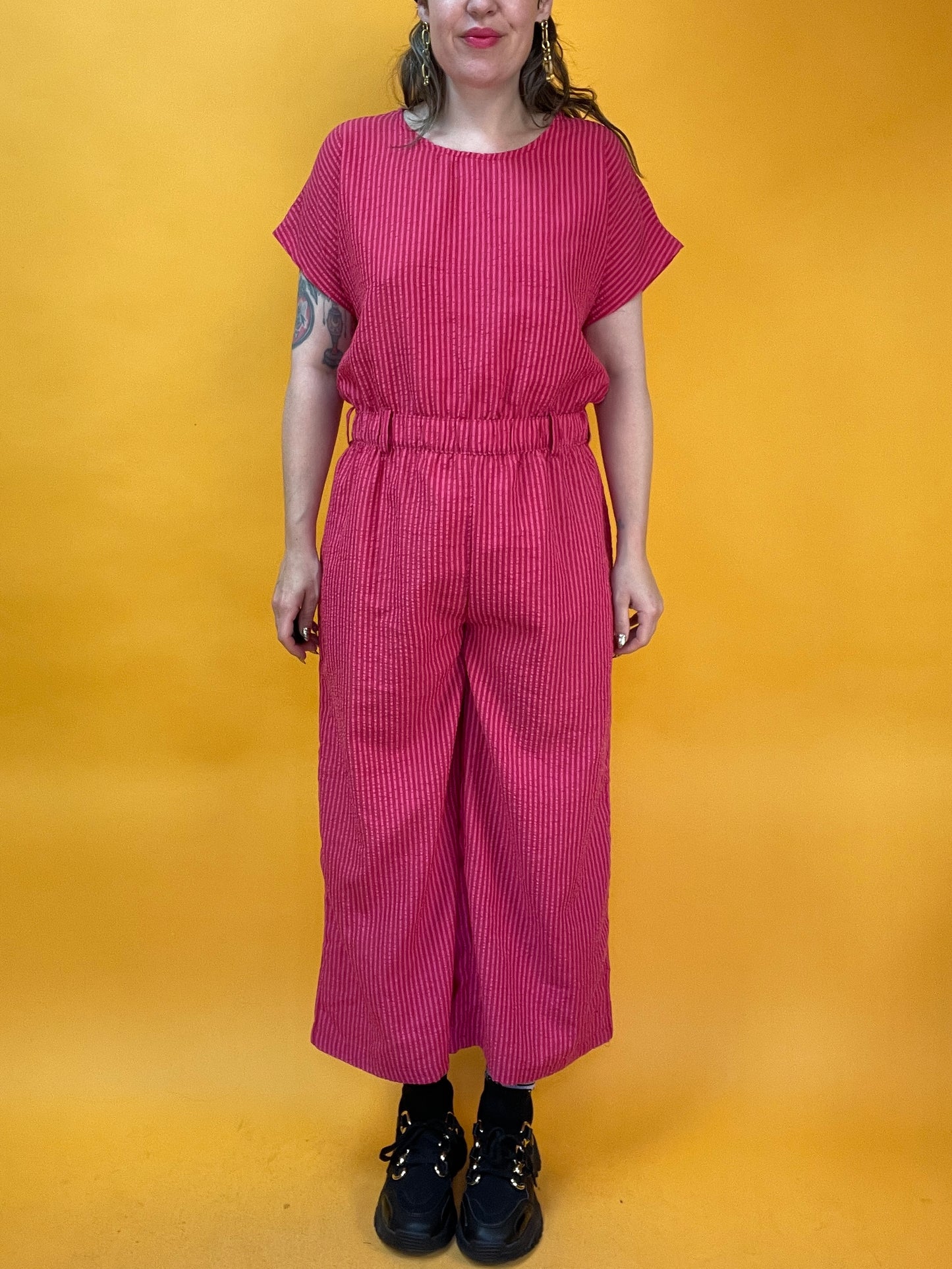Lässiger pinker Jumpsuit mit weitem Bein