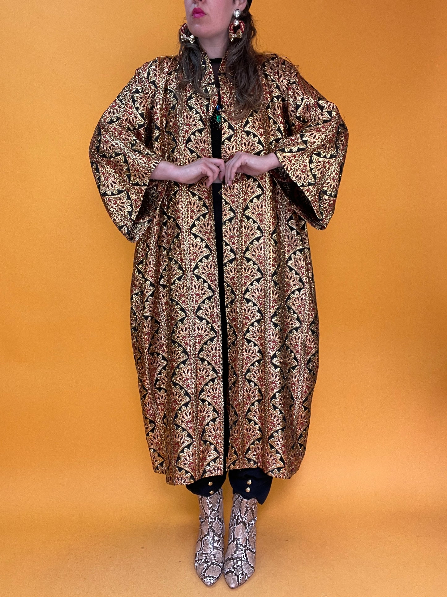 Famoser langer Kimono aus schimmerndem Lurex