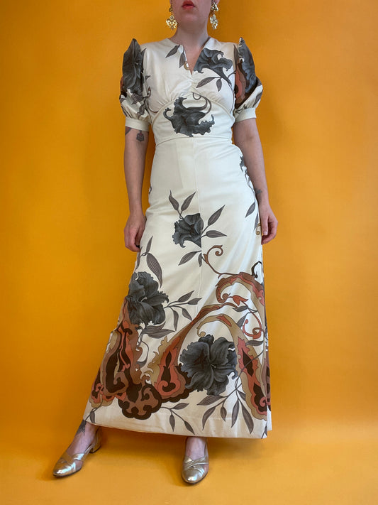 Cremeweißes 70er Maxikleid mit floralem Ornamentprint und Puffärmelchen