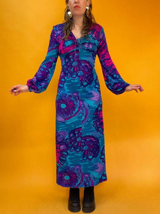 Knalliger 70s Knüller: Maxikleid aus Jersey mit trippy Neonprint