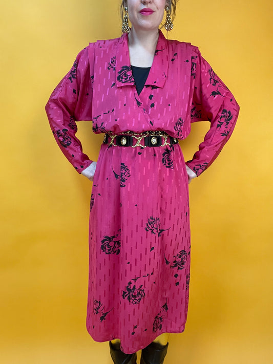 Knallpinkes 80s Blusenkleid mit schimmerndem Webmuster