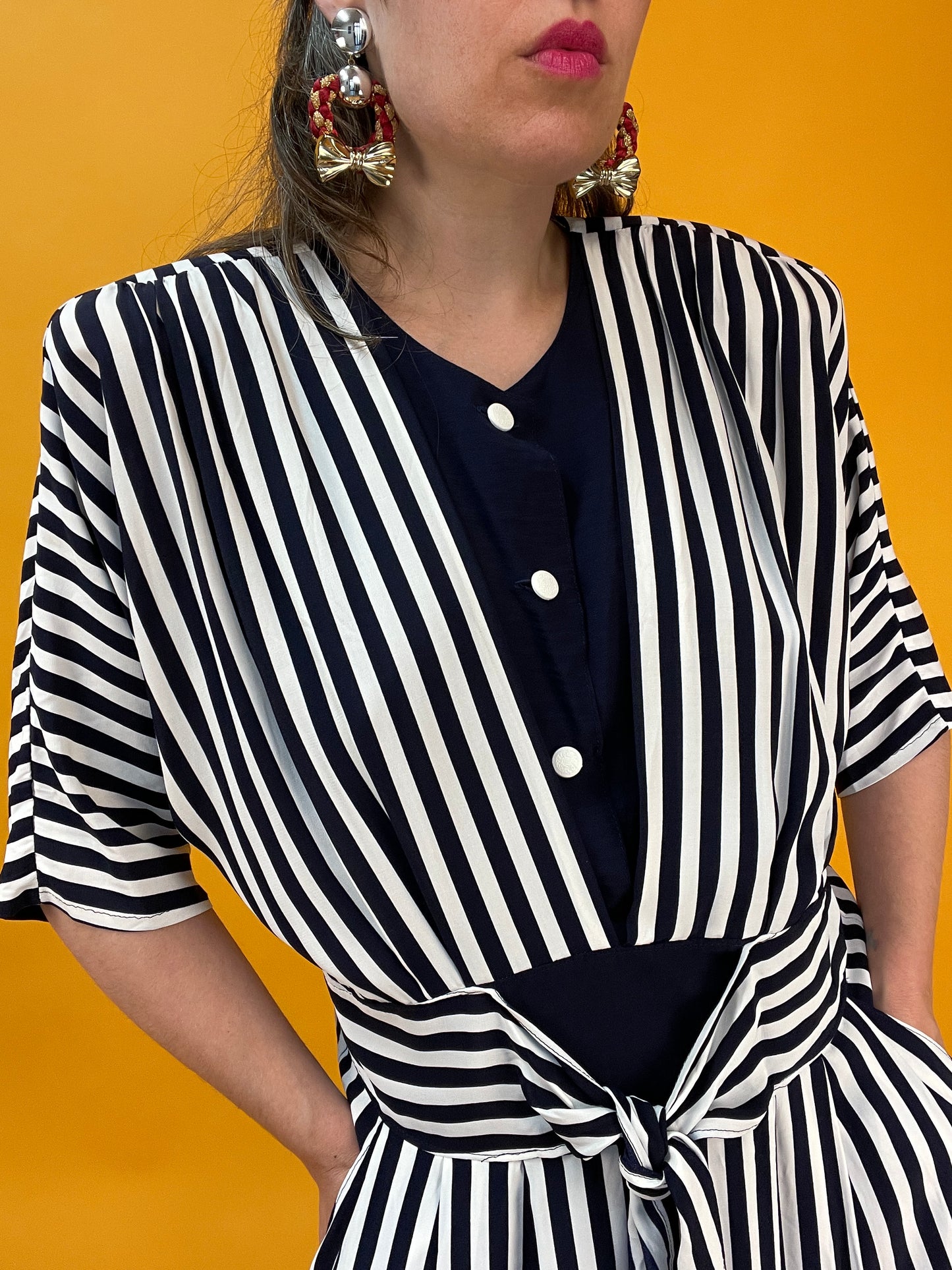 Elegantes 80s Sommerkleid im maritimen Streifenlook