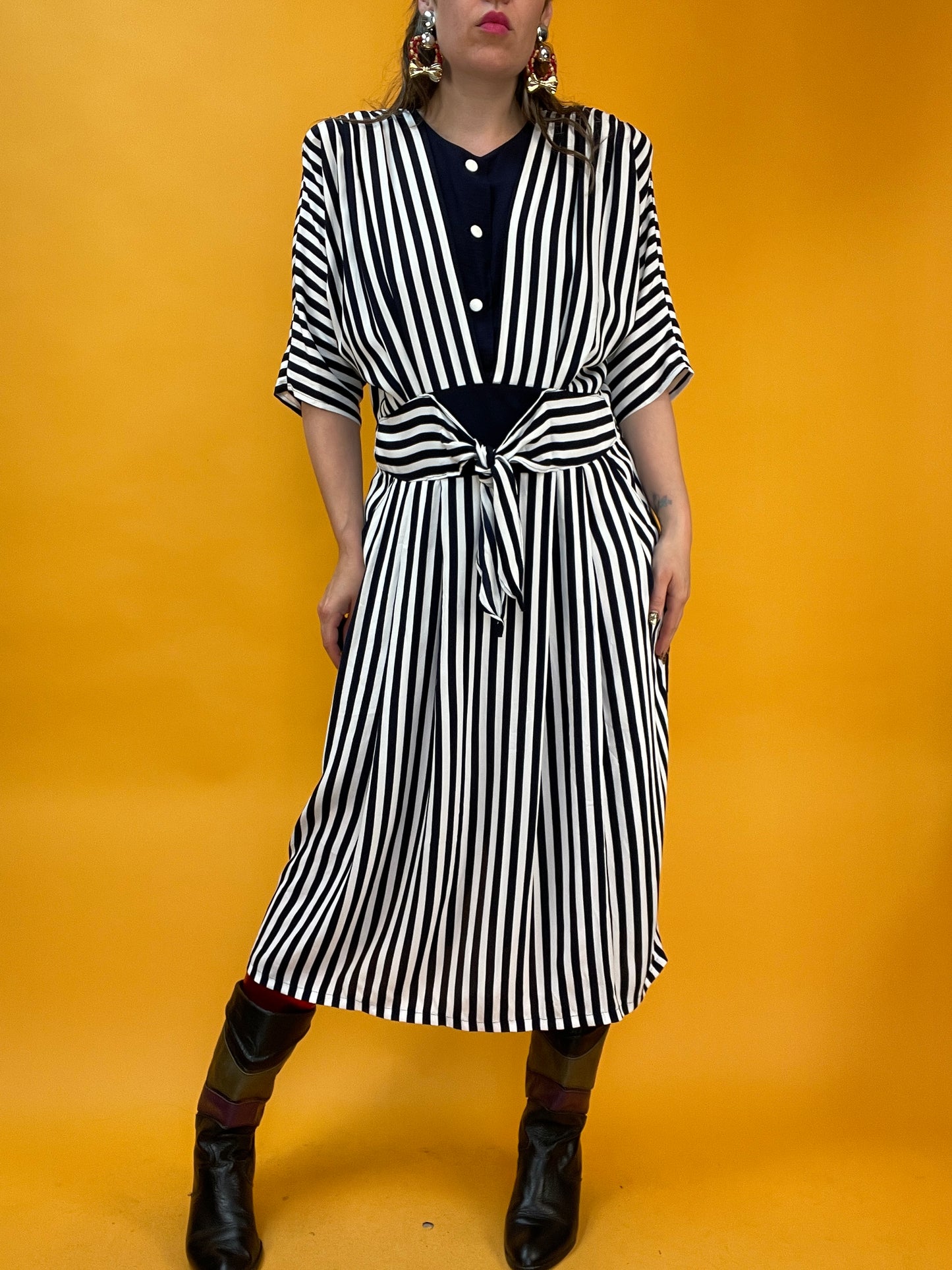 Elegantes 80s Sommerkleid im maritimen Streifenlook