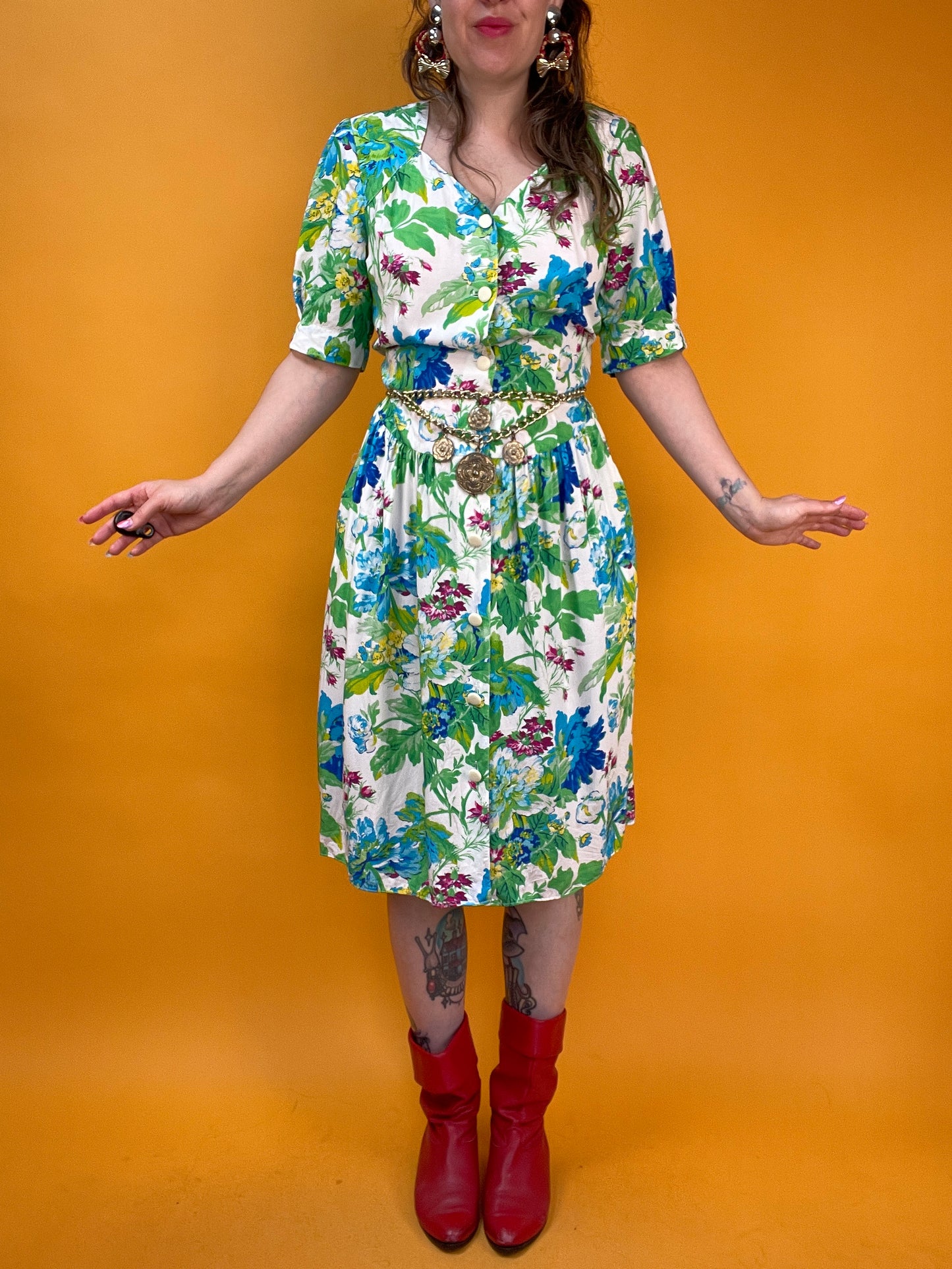Süßes 90s Blümchenkleid in frischen Grüntönen