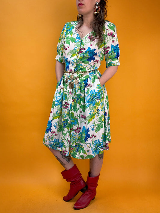 Süßes 90s Blümchenkleid in frischen Grüntönen