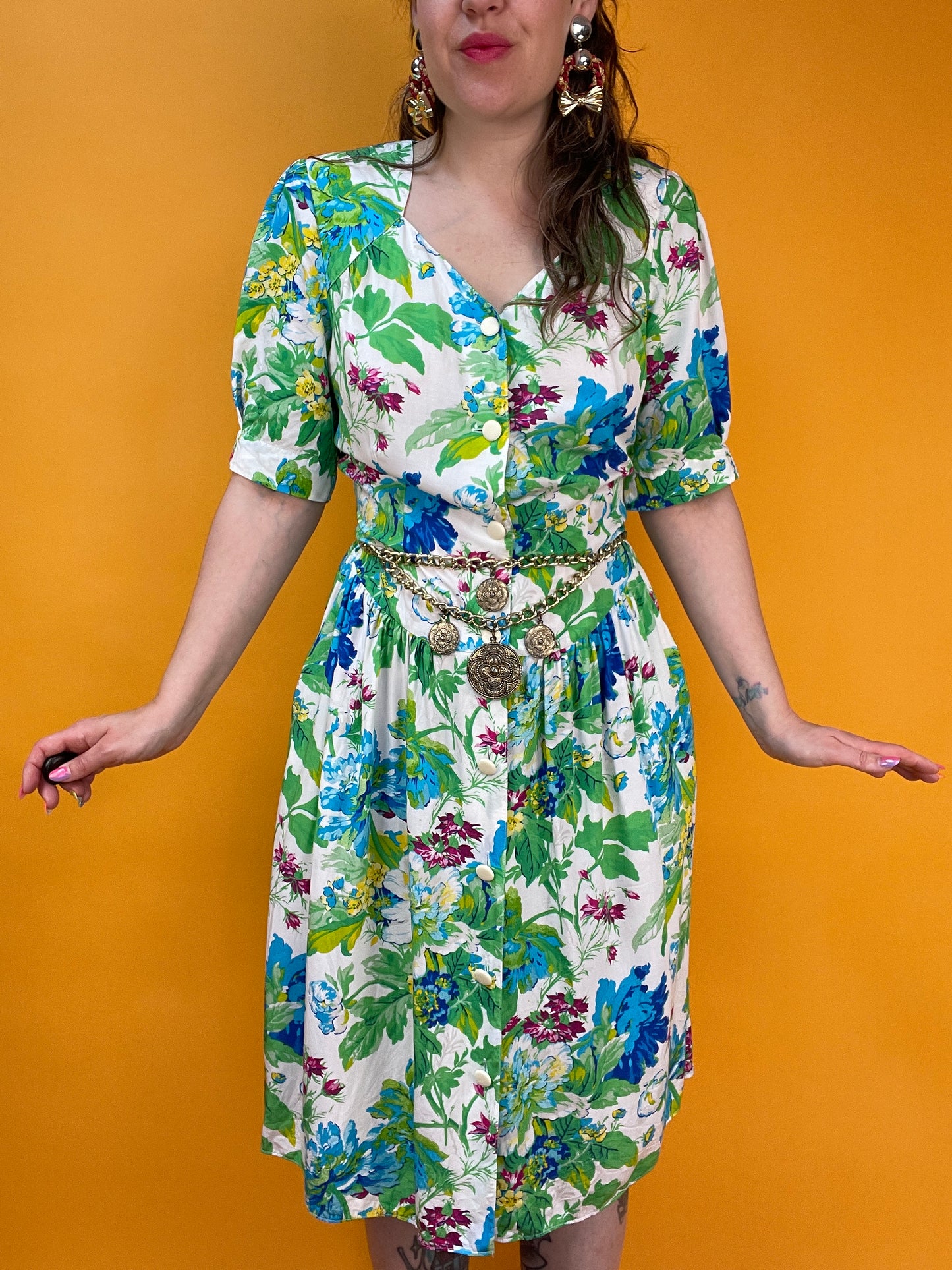 Süßes 90s Blümchenkleid in frischen Grüntönen