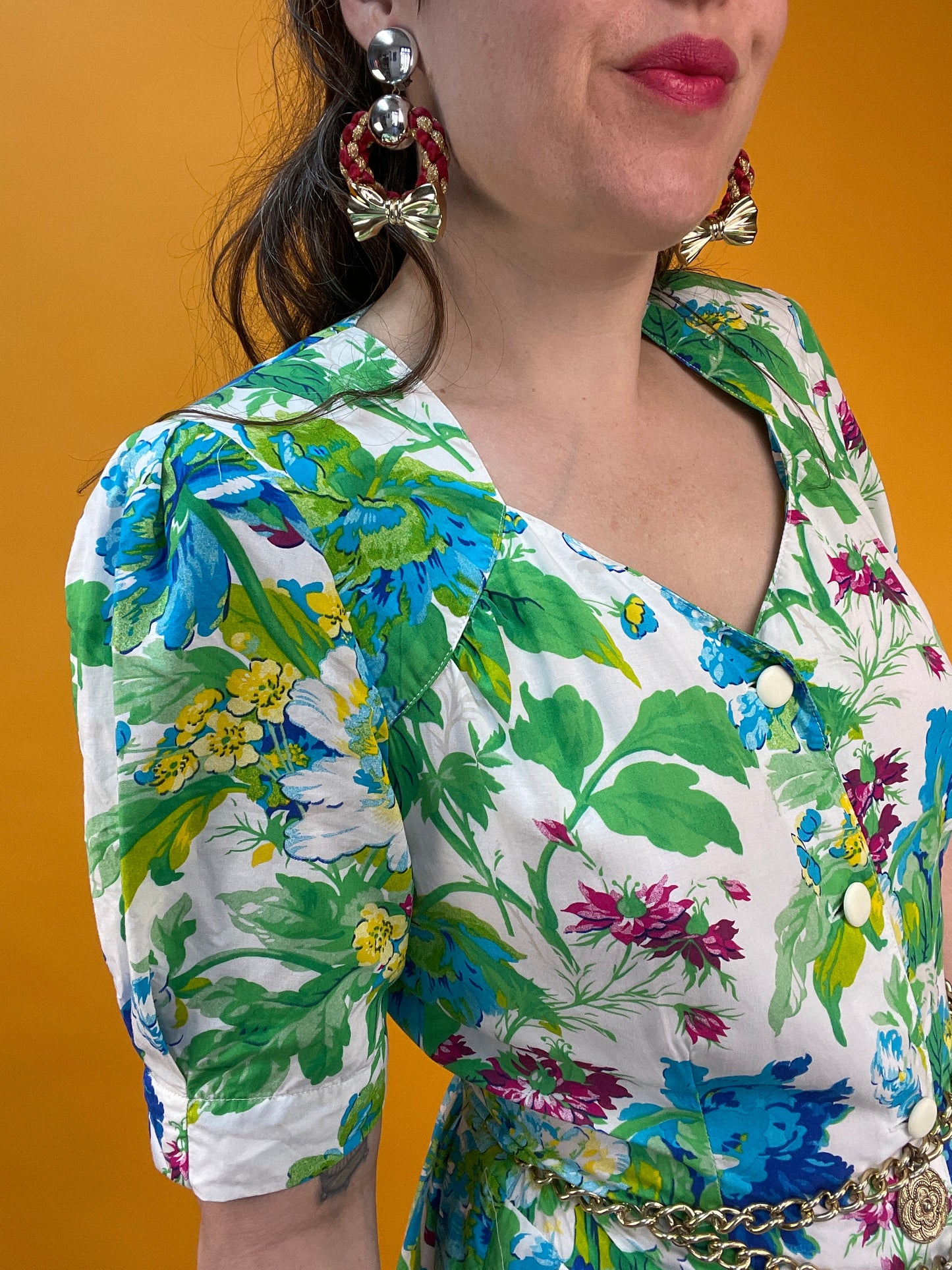 Süßes 90s Blümchenkleid in frischen Grüntönen