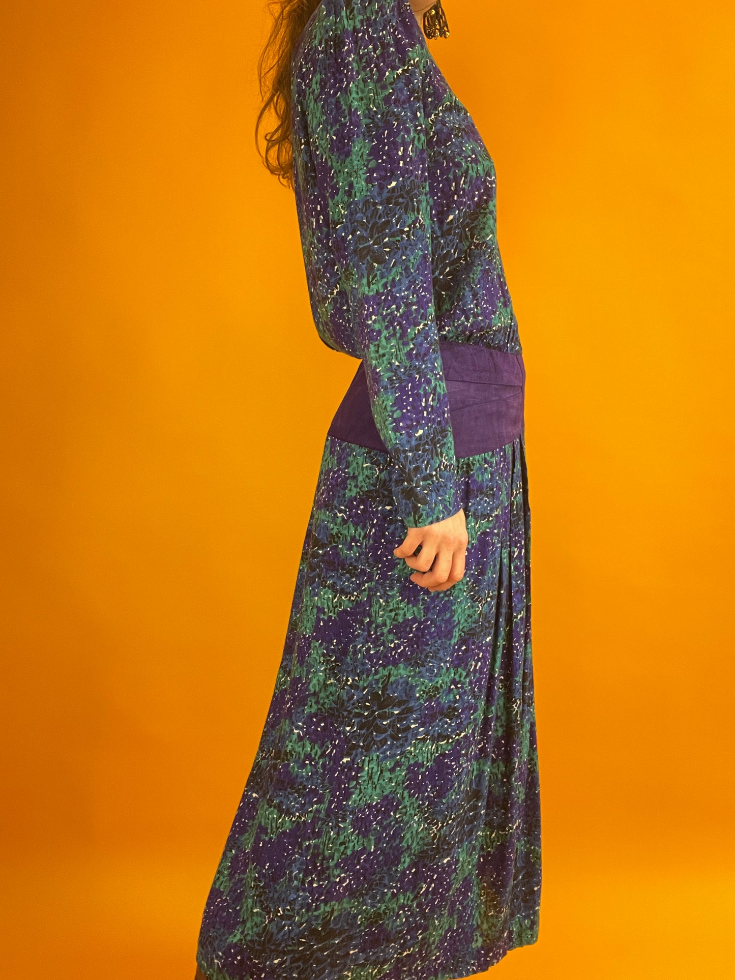 80s Blumenkleid mit lila Lederhüfte