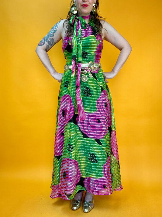 Exklusiv schimmerndes Neckholderkleid mit XXL Mohnblumenprint