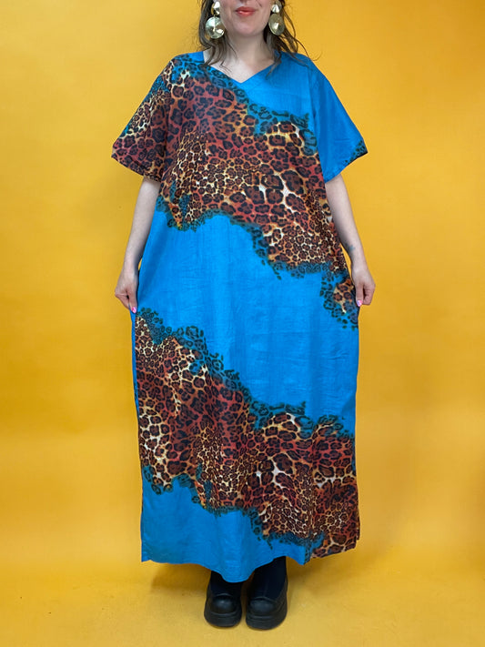 Verrücktes Tunikakleid mit dynamischem Leoprint