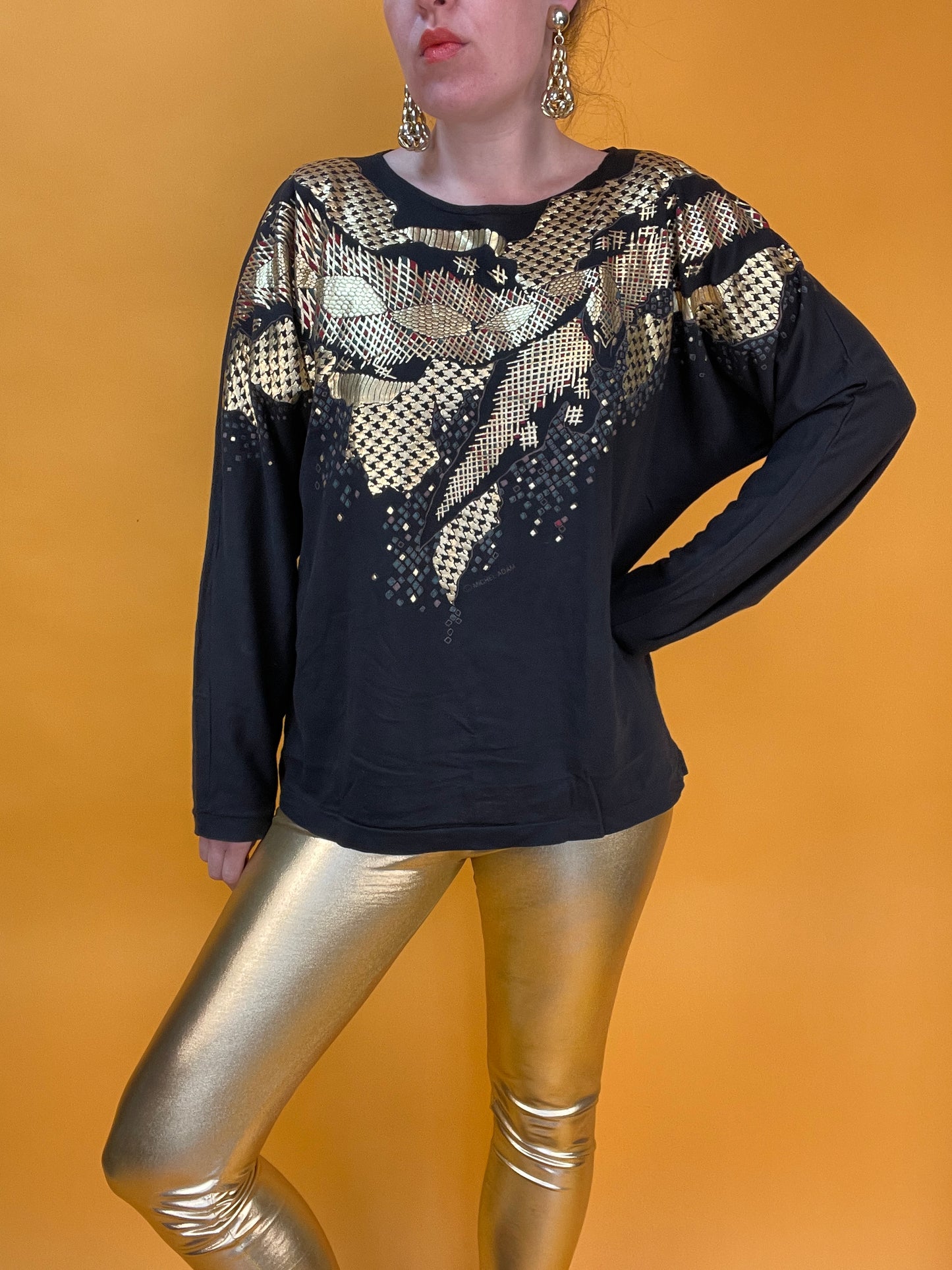 Glamouröses Longsleeve mit goldener Schlange in Hahnentrittprint