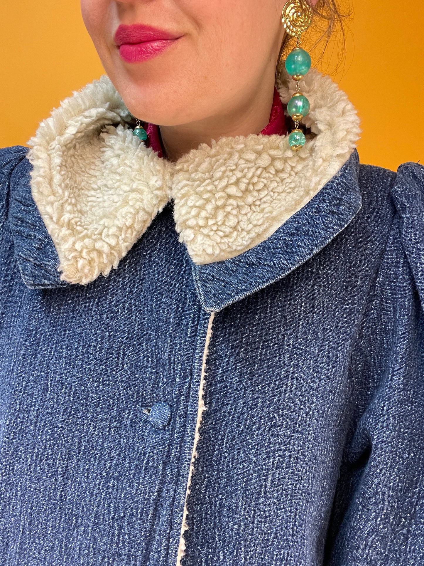 Handmade Denimmantel mit Kunstfellbesatz