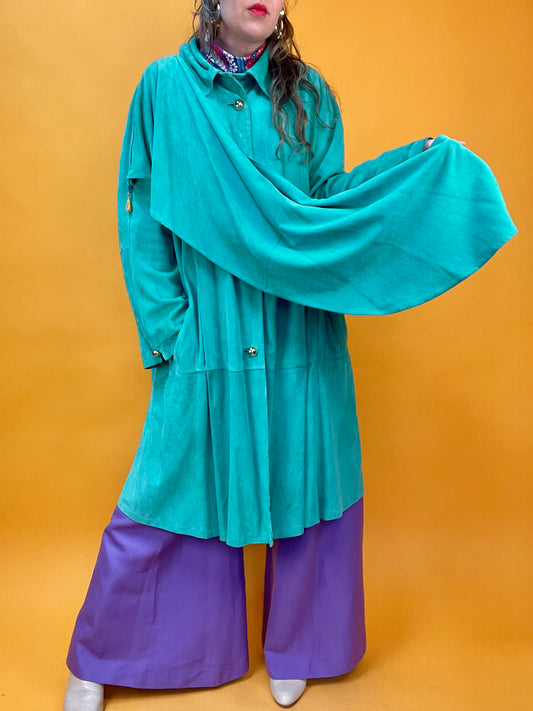 Schwingender Frühlingsmantel in Aquatürkis mit abnehmbarem Capeschal