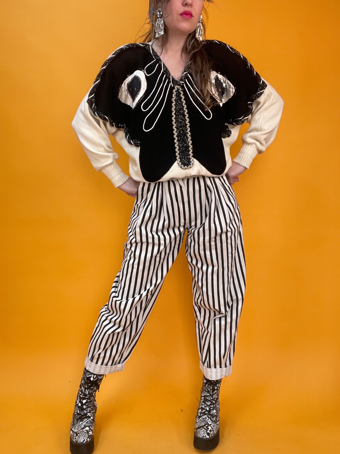 80s Strickpullover mit artsy monochromen Edelfalter Design