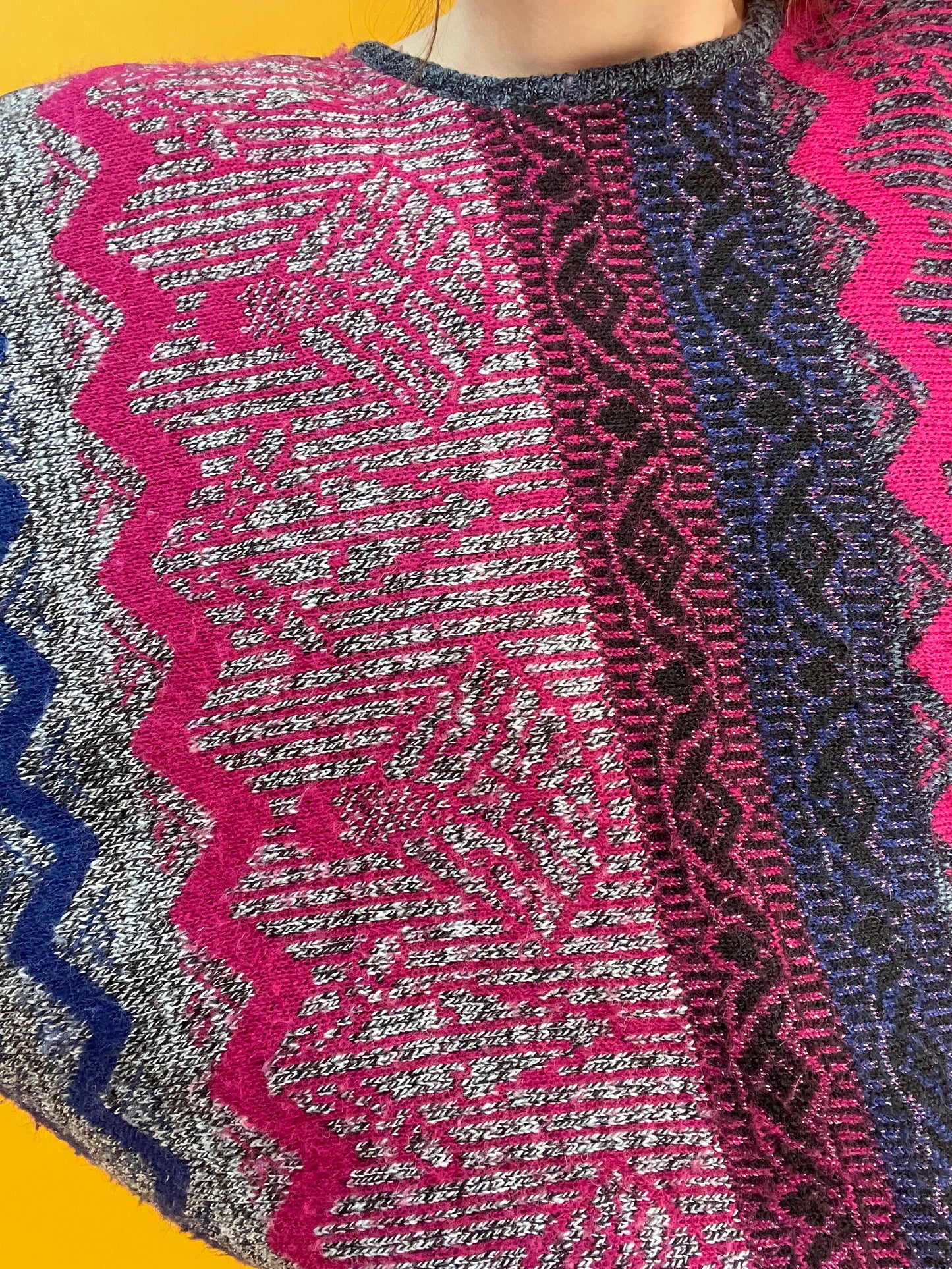 Lässiger 80s Fledermaus-Sweater mit supercoolem Strickmuster