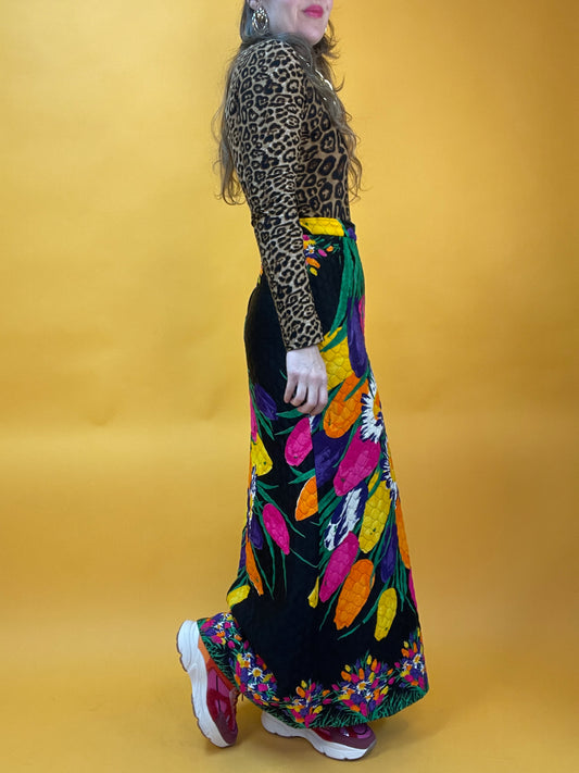 Leicht wattierter 70s Stepprock mit großformatigem Blumenprint