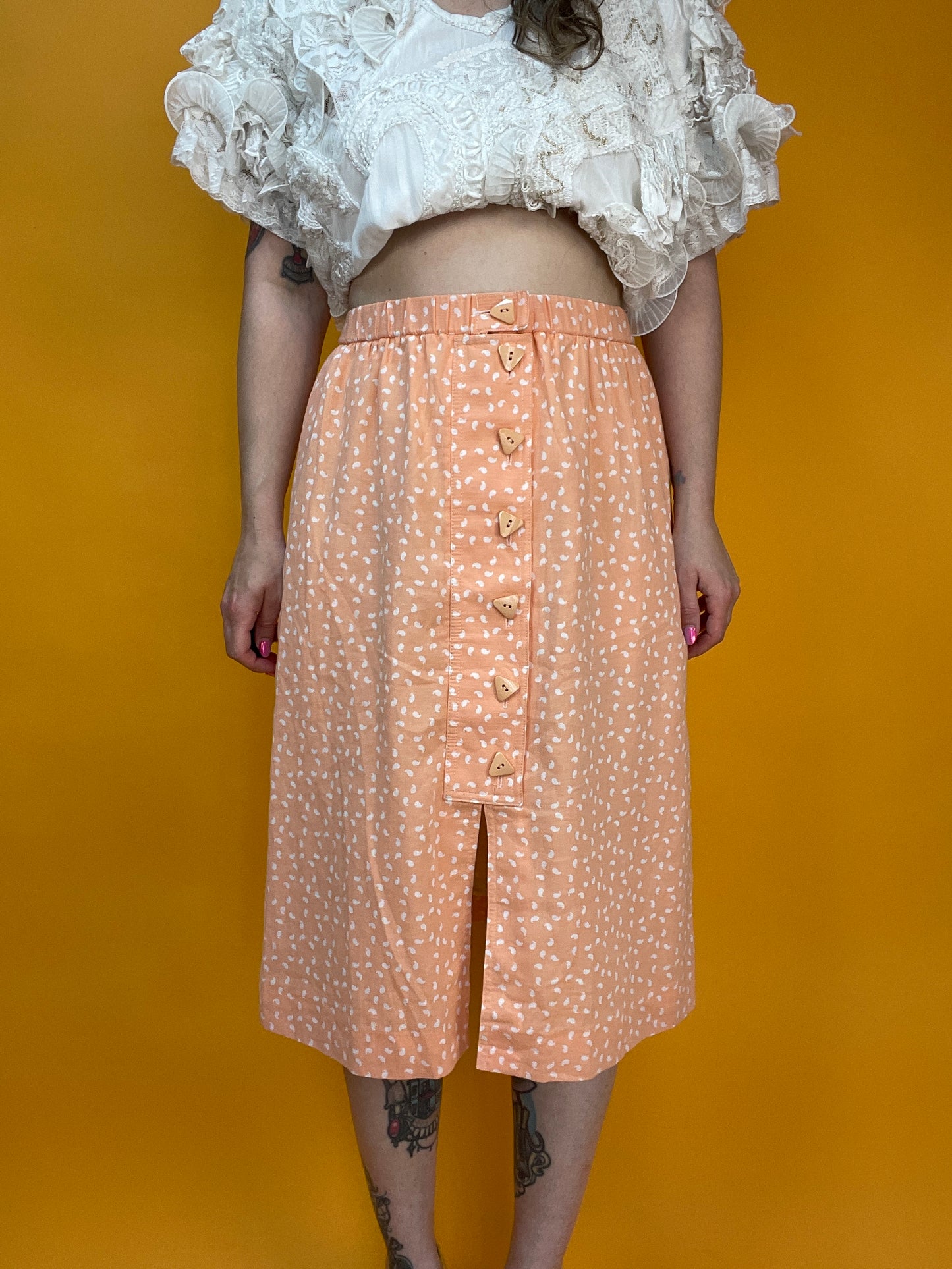Peachfarbener 80s Sommerrock mit kleinem Paisley Muster