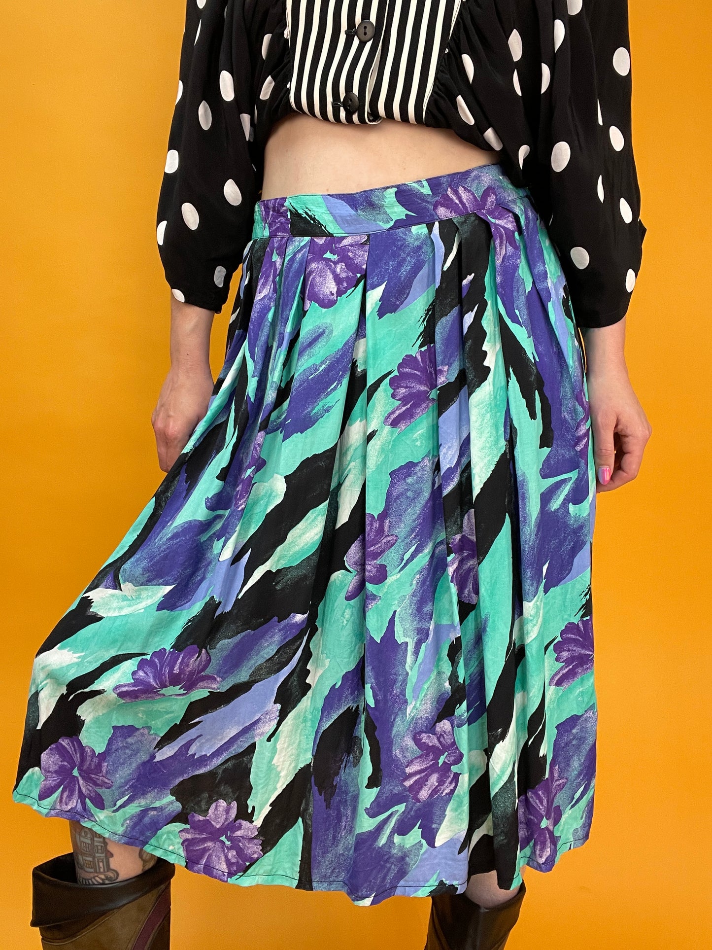 Knalliger 80s/90s Faltenrock mit poppigem Print