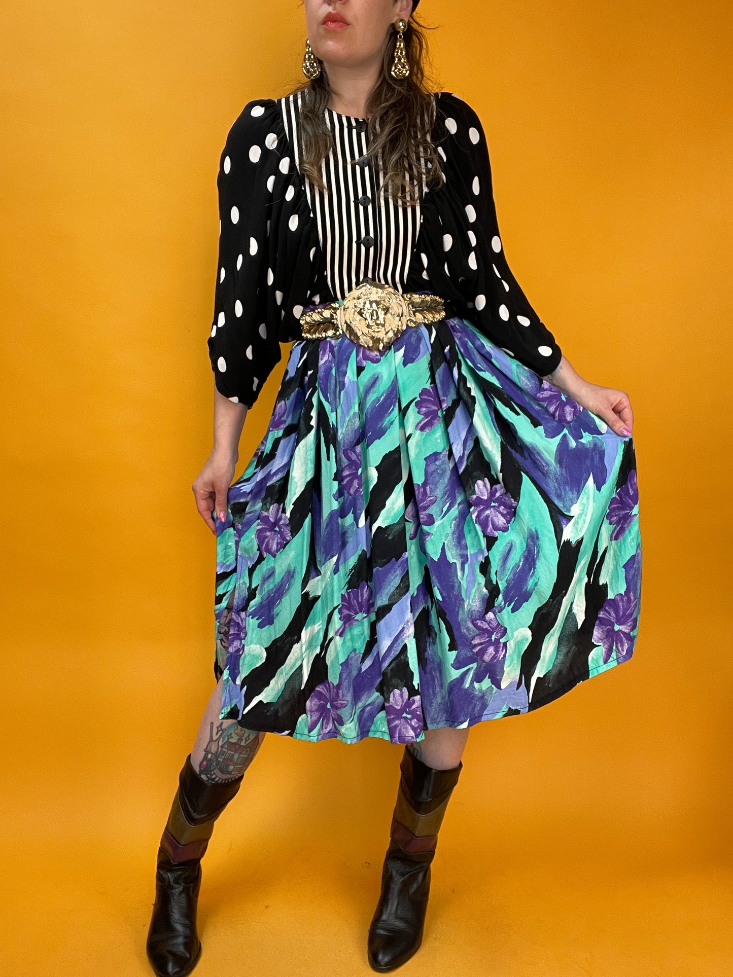 Knalliger 80s/90s Faltenrock mit poppigem Print