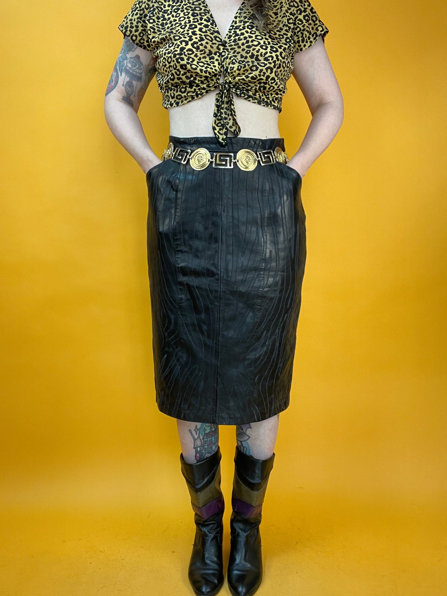 80s Lederrock mit edgy eingestanztem Tigermuster