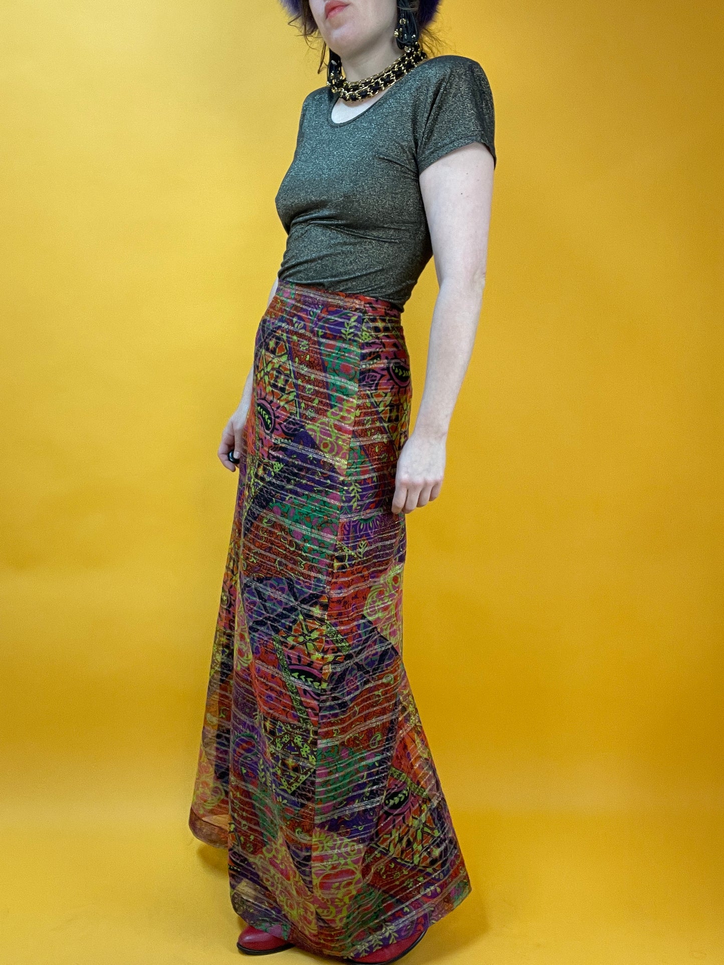 Groovy Maxirock mit Neon Patchworkprint und Goldfäden