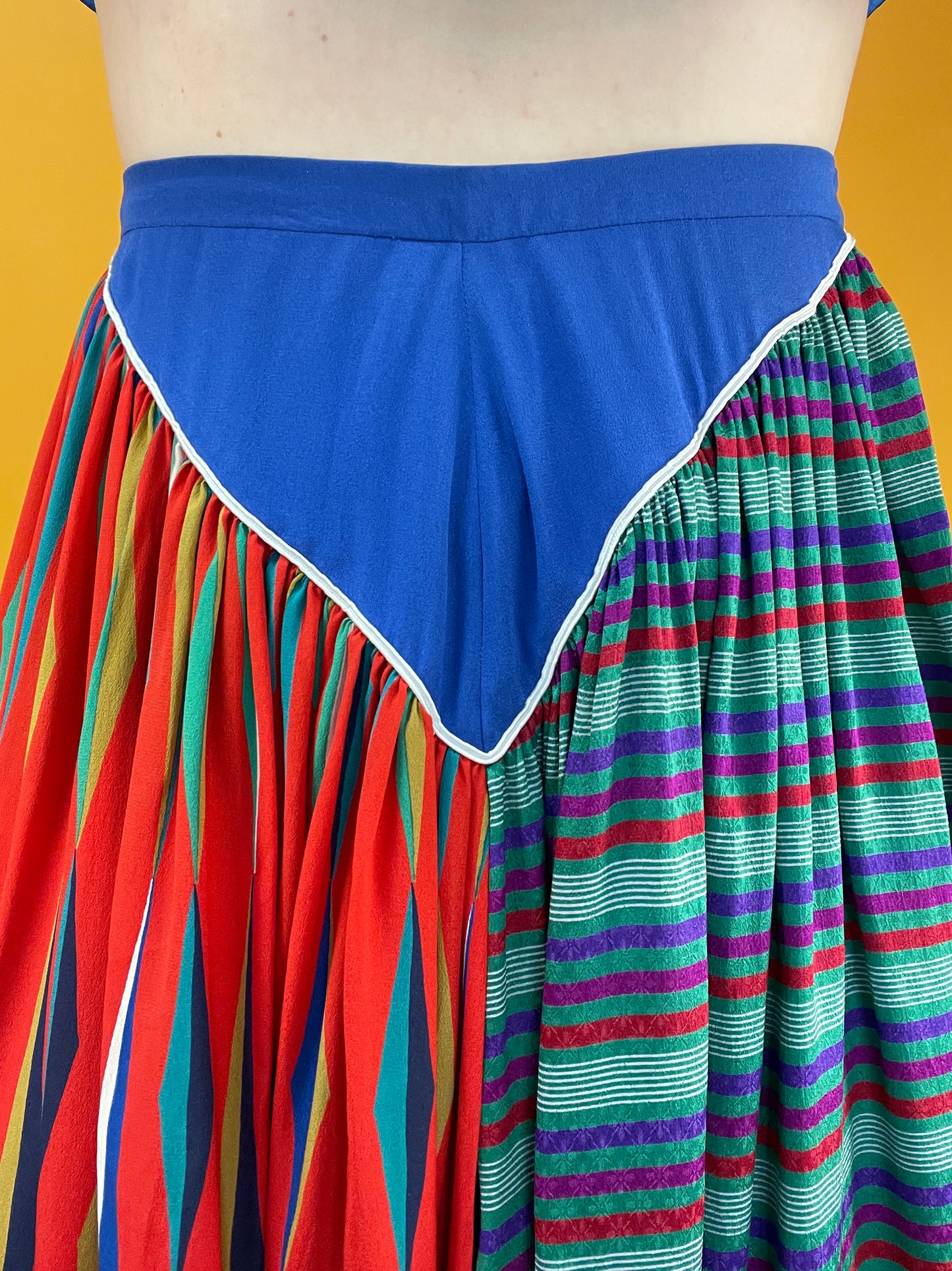 Funky handmade Midirock aus supercoolen Knüllerprints
