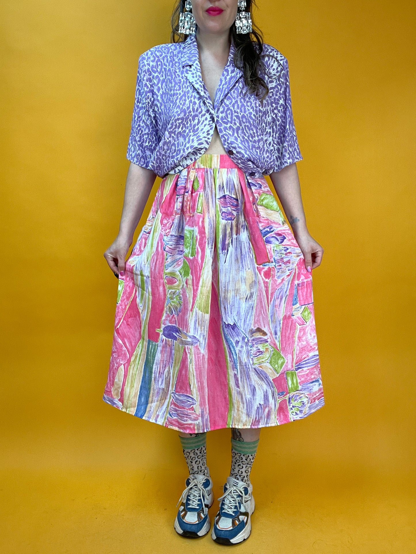 Megasüßer 80s/90s Midirock mit coolem Print in frischen Farben