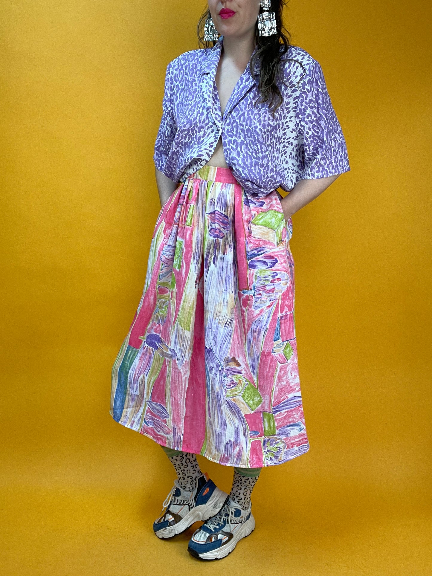 Megasüßer 80s/90s Midirock mit coolem Print in frischen Farben