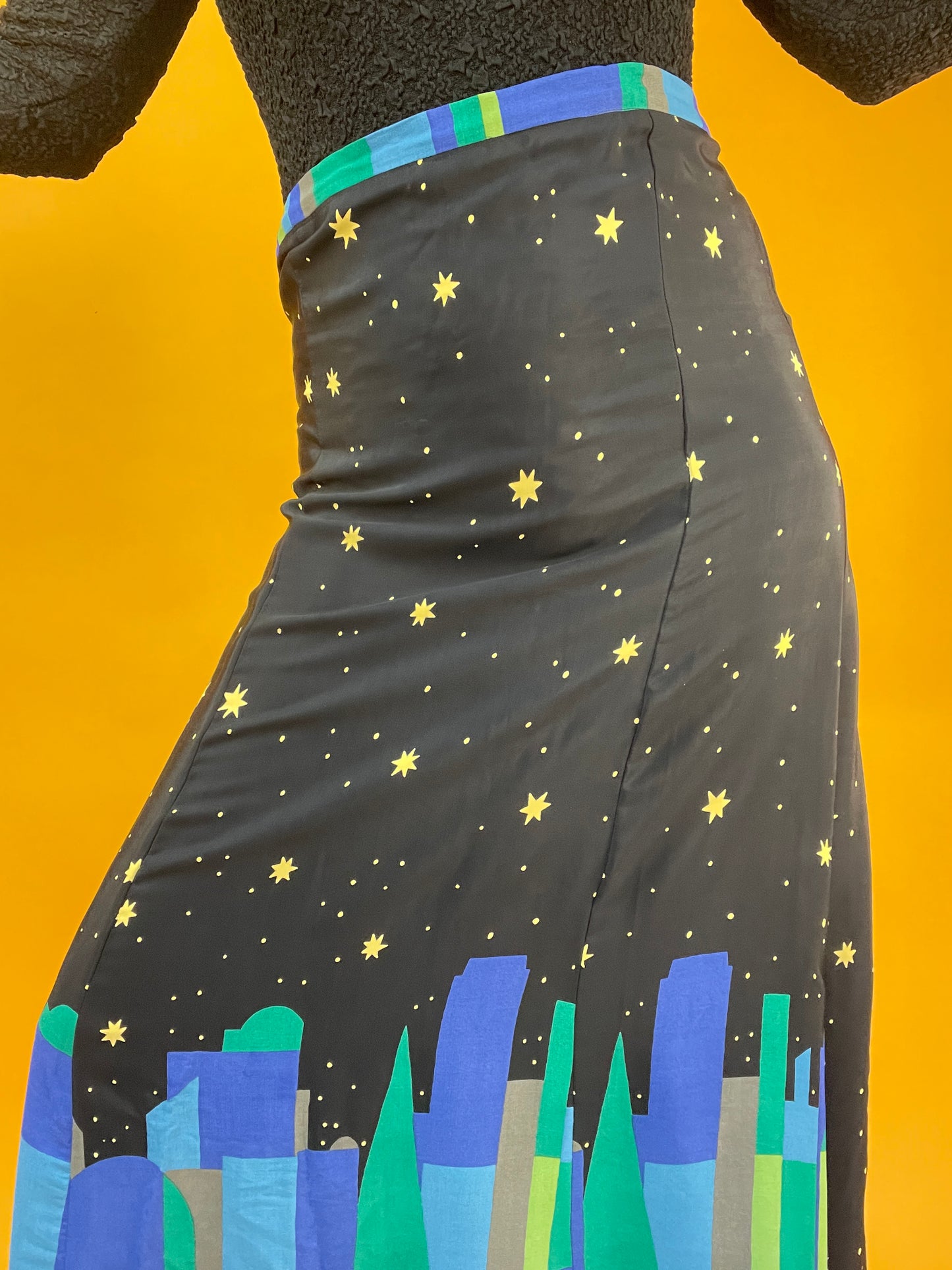 Maxirock mit stimmungsvoller Midnight-Szenerie und Sternenhimmel