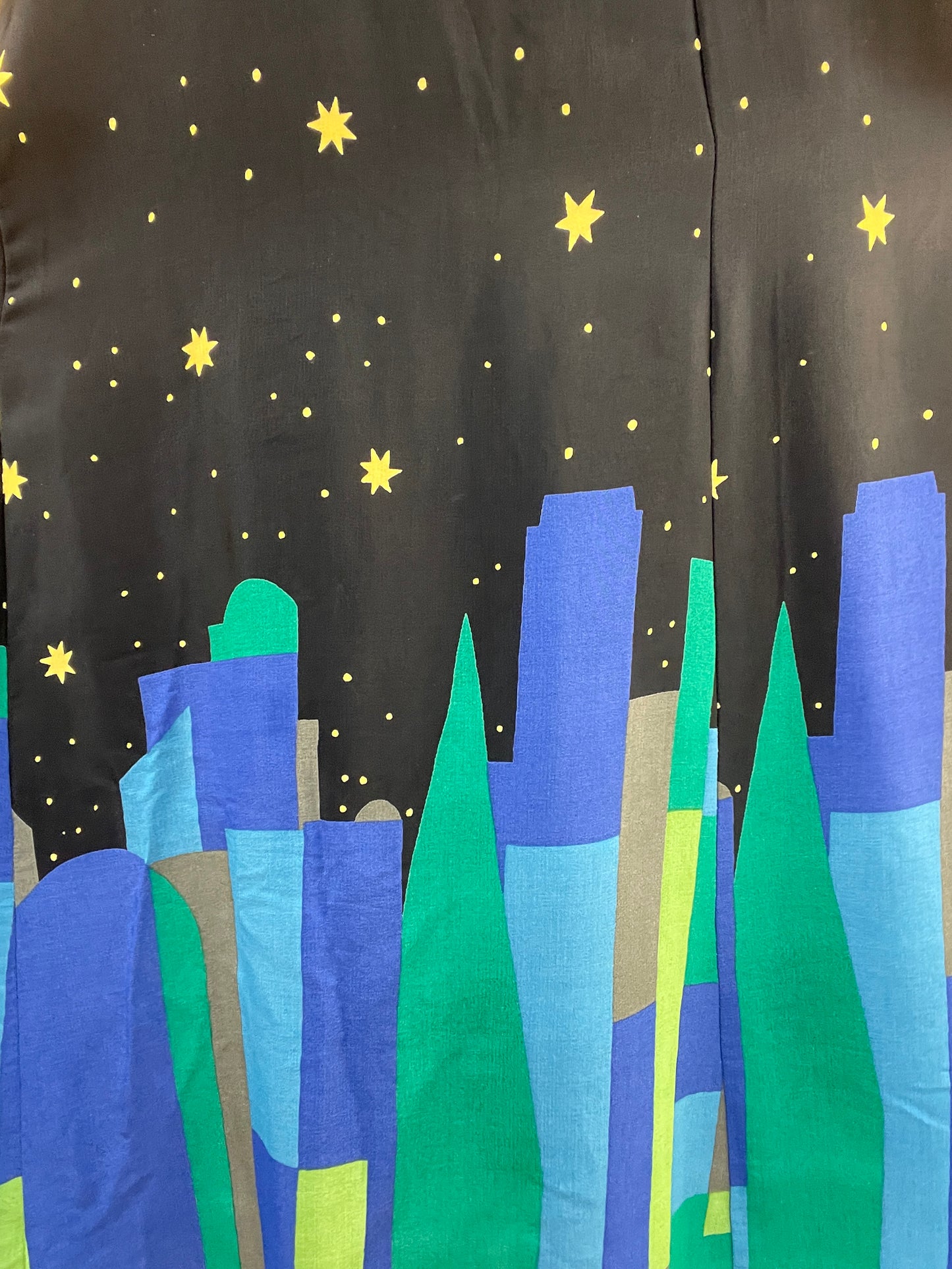 Maxirock mit stimmungsvoller Midnight-Szenerie und Sternenhimmel