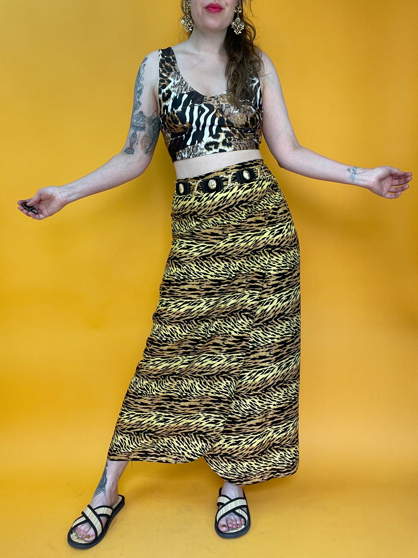 Lässiger Wickelrock mit dynamischem Tigerprint