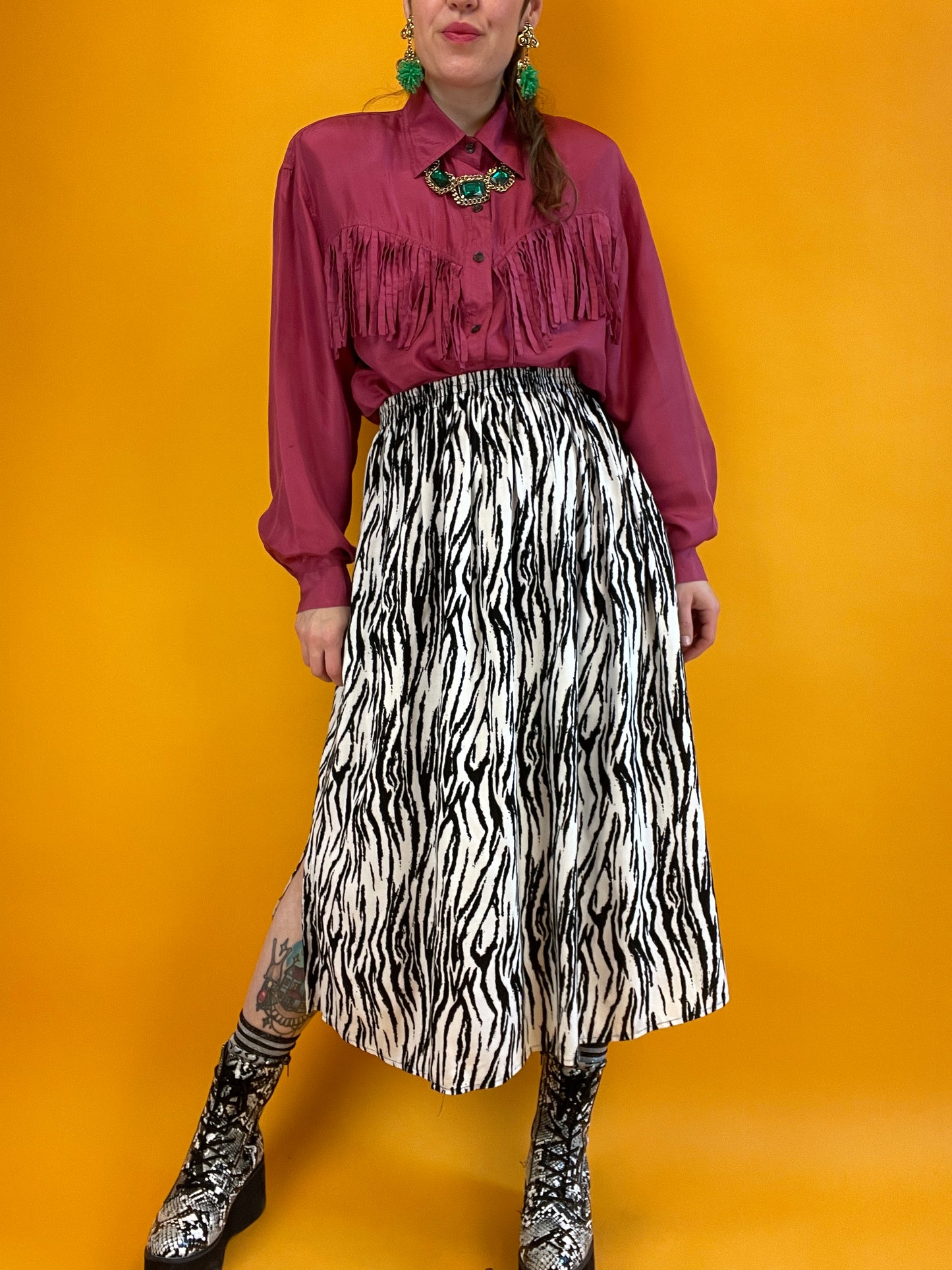 Sommerlich-luftiger Midirock mit Zebraprint