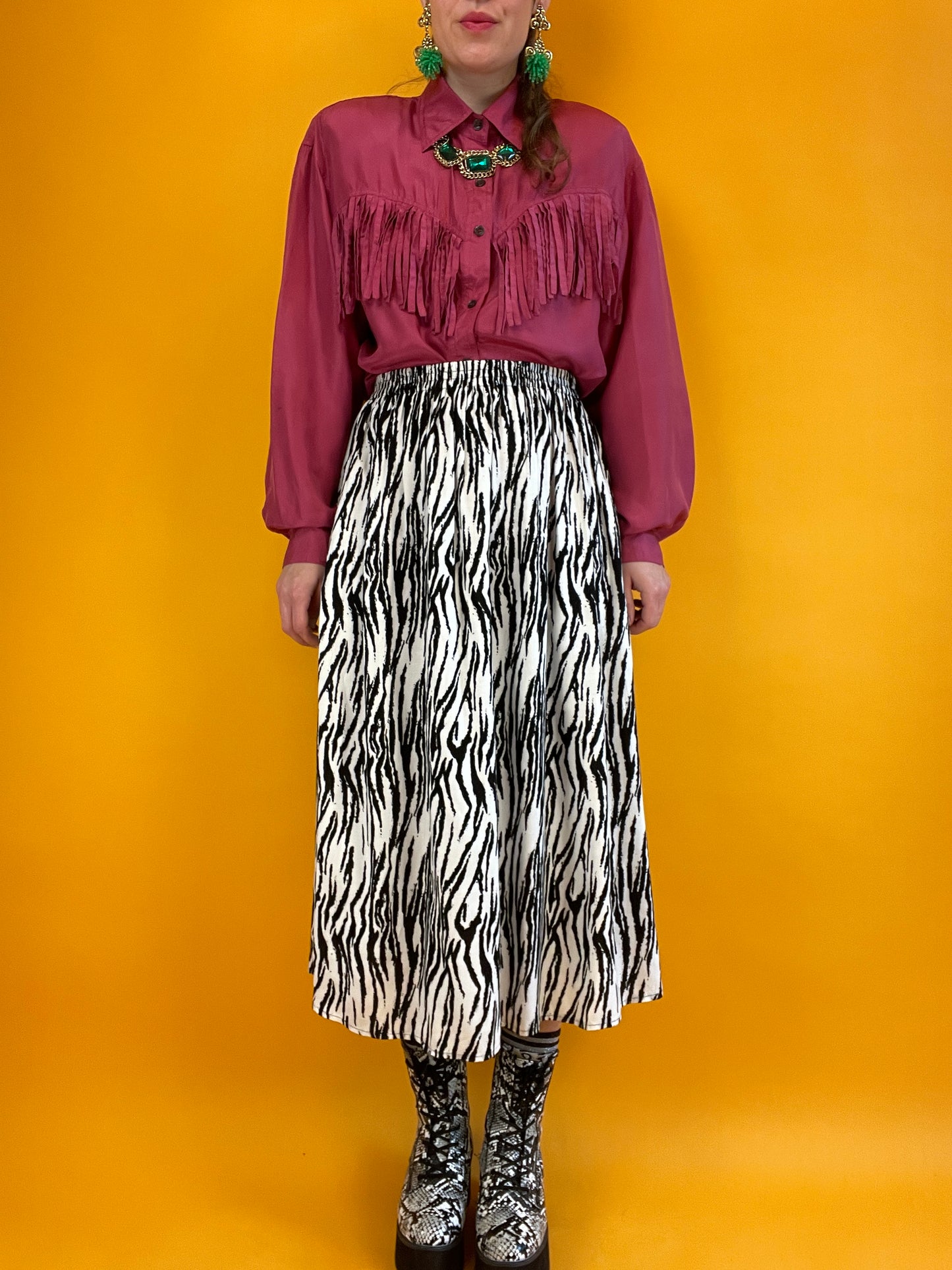 Sommerlich-luftiger Midirock mit Zebraprint