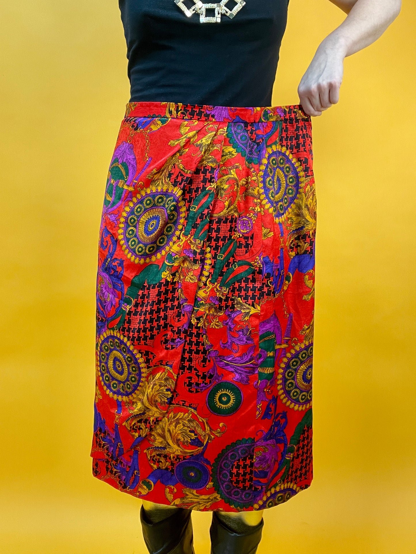 Opulentes 80s Set aus Rock und Überwurf mit aufdringlichem Print