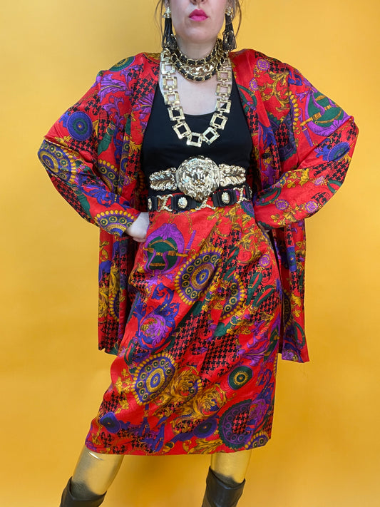 Opulentes 80s Set aus Rock und Überwurf mit aufdringlichem Print