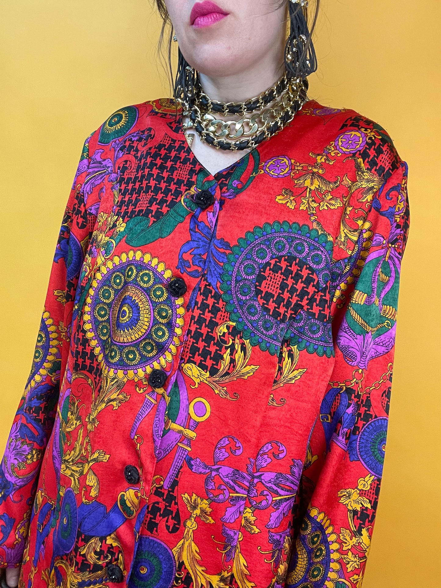 Opulentes 80s Set aus Rock und Überwurf mit aufdringlichem Print