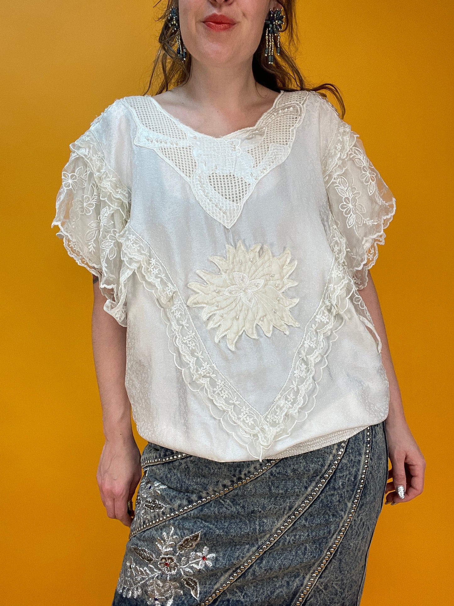 Oversized 80s Blusenshirt mit Spitzenbesatz und Applikationen