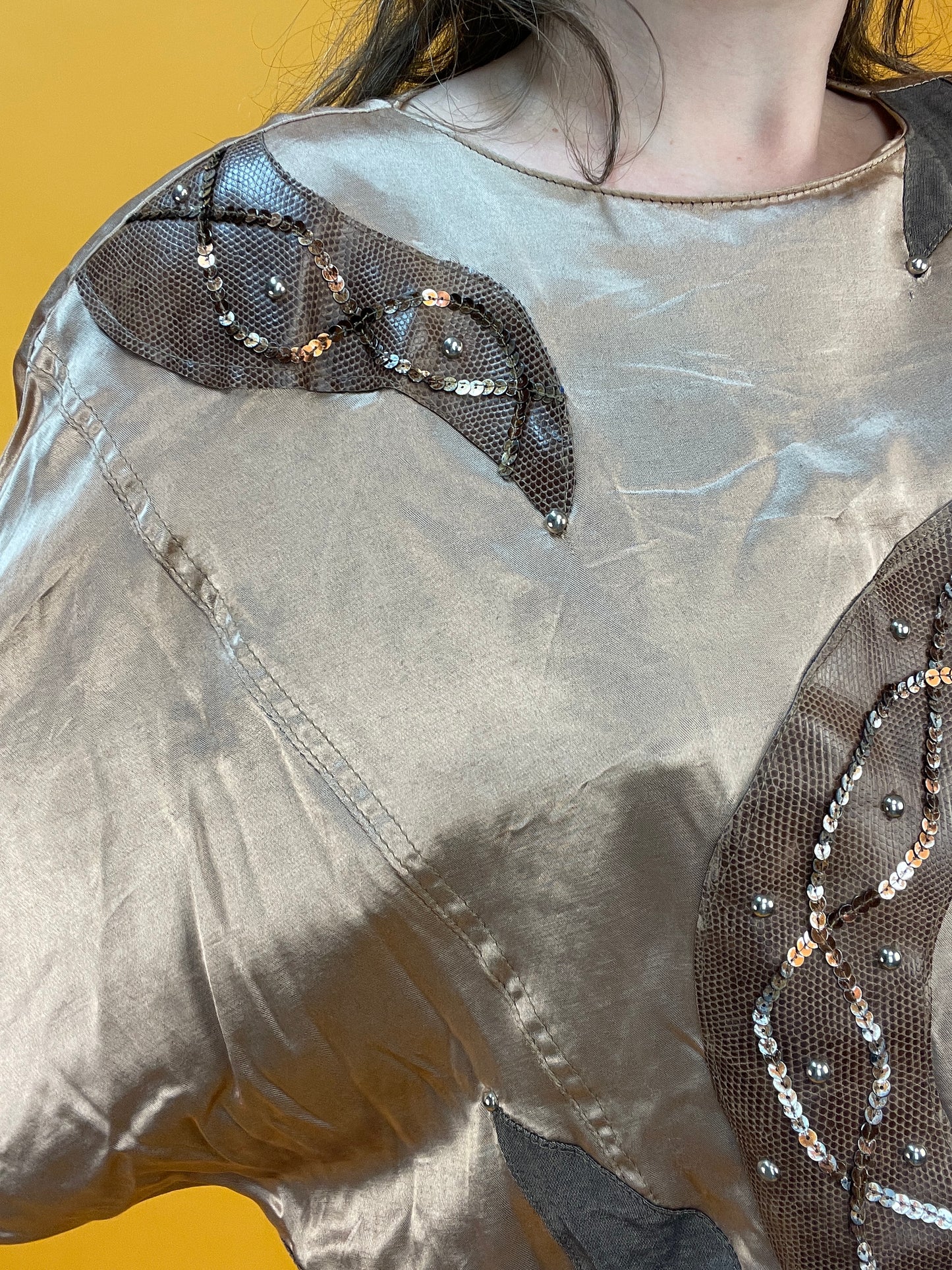 Schimmerndes 80s Satinshirt mit fetter Schlangenapplikation
