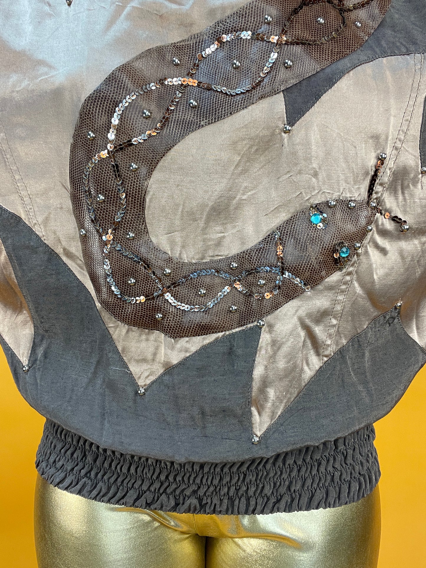 Schimmerndes 80s Satinshirt mit fetter Schlangenapplikation