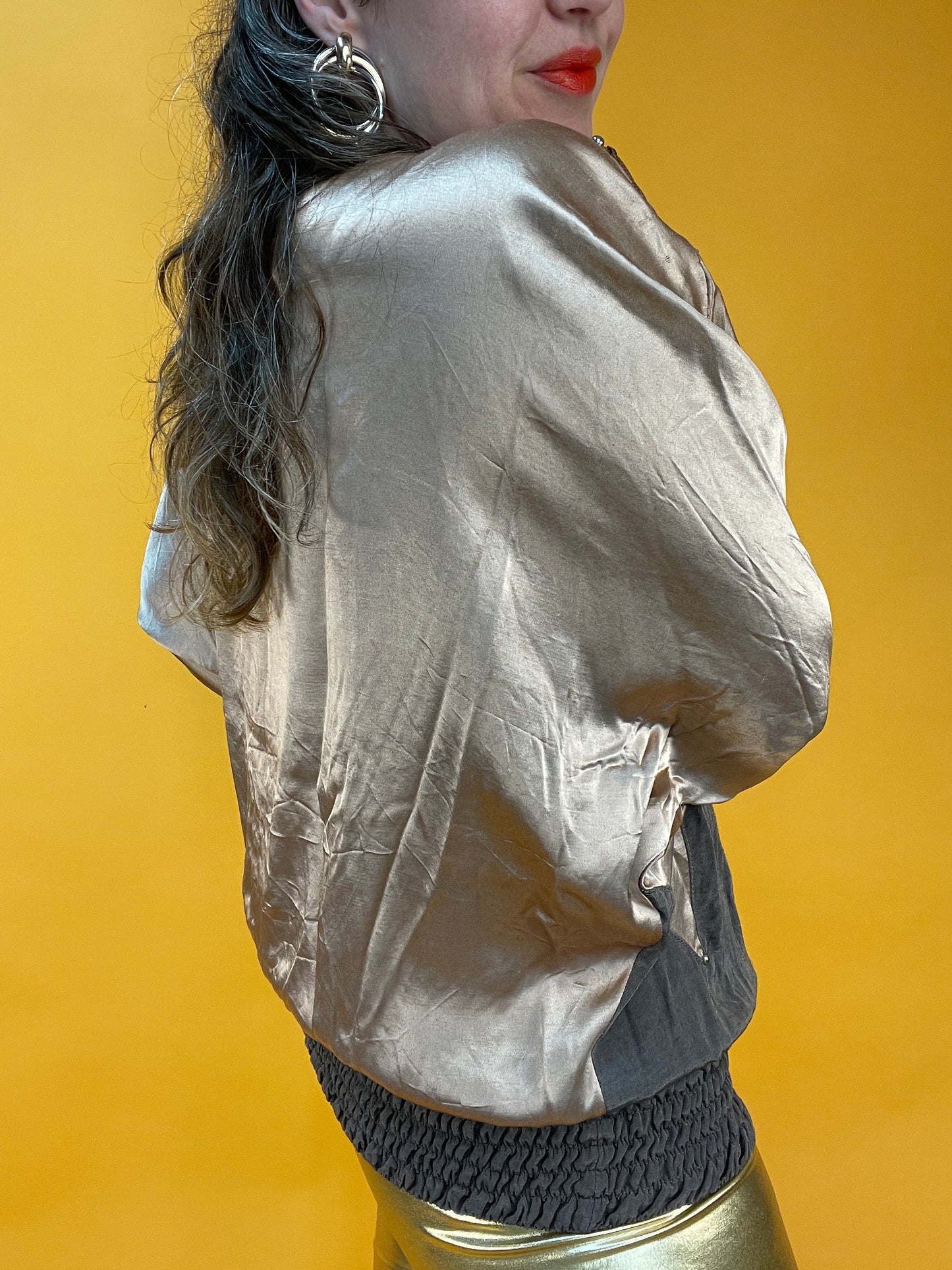 Schimmerndes 80s Satinshirt mit fetter Schlangenapplikation