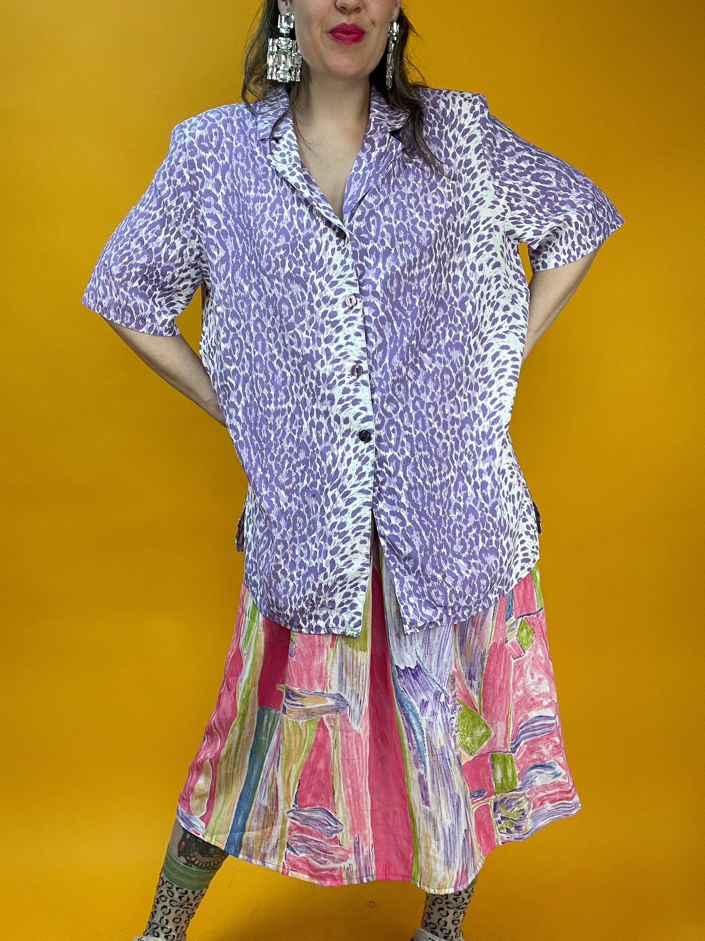 Sommerliches Blusenshirt mit coolem fliederfarbenem Leoprint