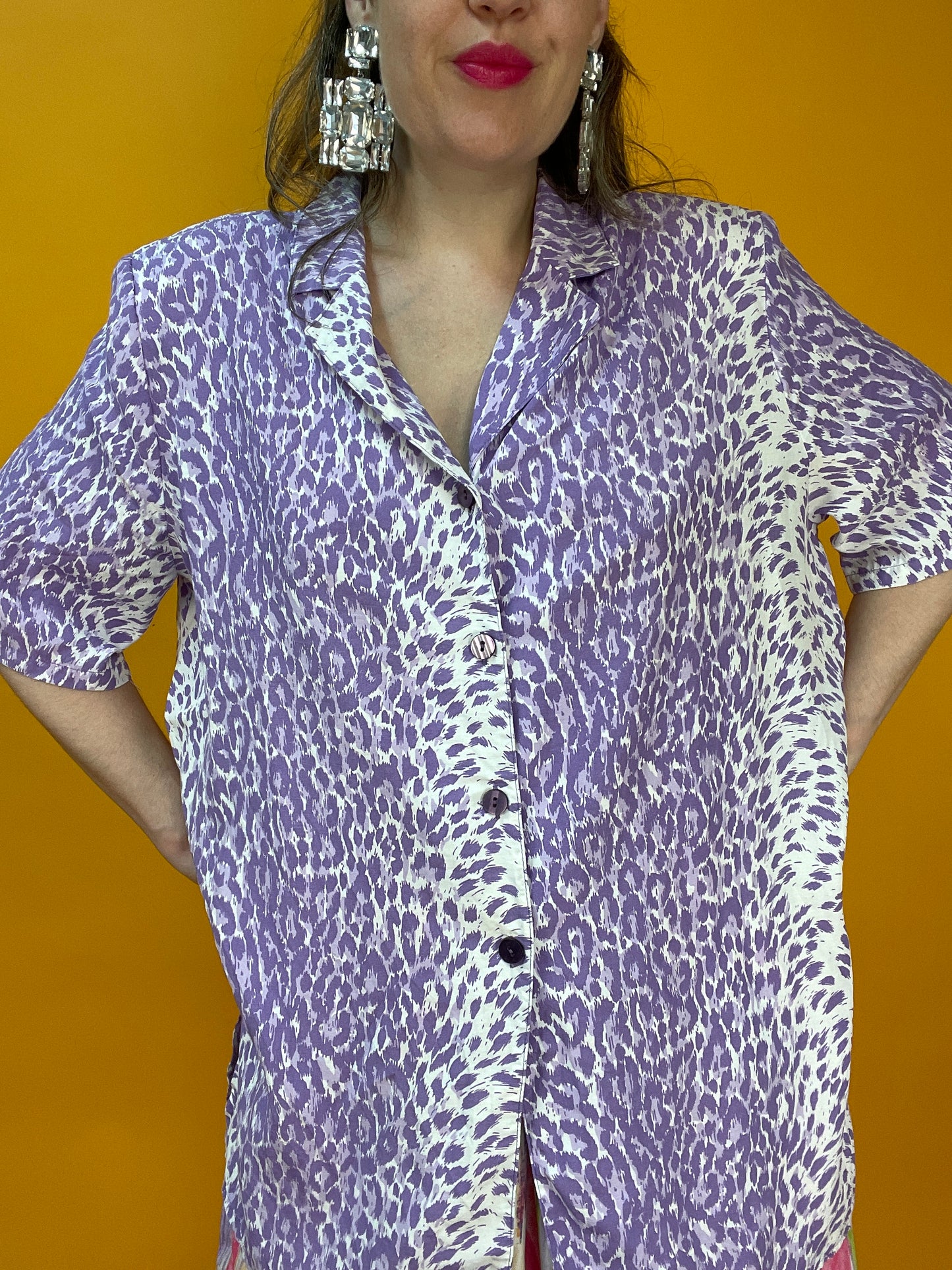 Sommerliches Blusenshirt mit coolem fliederfarbenem Leoprint