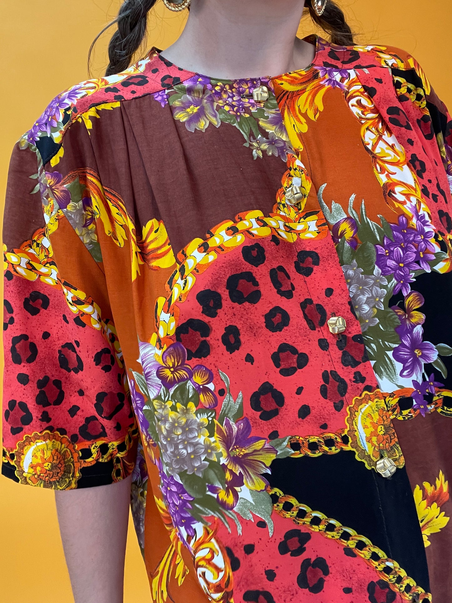 Opulent bedrucktes 80s/90s Animalprint-Barockshirt in peachy Farbkombi